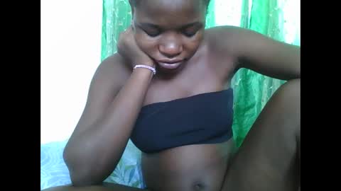 Snapshot of petitesweetchiq chatting on 02/07/26, 10:41 petitesweetchiq online show from 02/07/26, 10:41