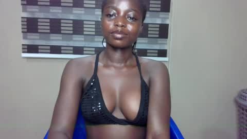 Snapshot of petitexxebony chatting on 05/16/26, 08:07 petitexxebony online show from 05/16/26, 08:07