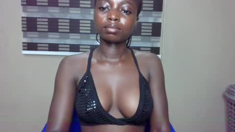 Snapshot of petitexxebony chatting on 05/16/26, 08:29 petitexxebony online show from 05/16/26, 08:29
