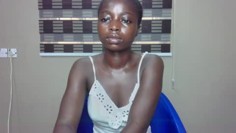 Snapshot of petitexxebony chatting on 05/17/26, 02:46 petitexxebony online show from 05/17/26, 02:46