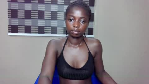 Snapshot of petitexxebony chatting on 05/19/26, 01:56 petitexxebony online show from 05/19/26, 01:56
