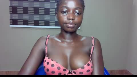 Snapshot of petitexxebony chatting on 05/26/26, 07:43 petitexxebony online show from 05/26/26, 07:43