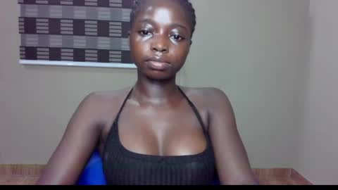 Snapshot of petitexxebony chatting on 05/30/26, 05:32 petitexxebony online show from 05/30/26, 05:32