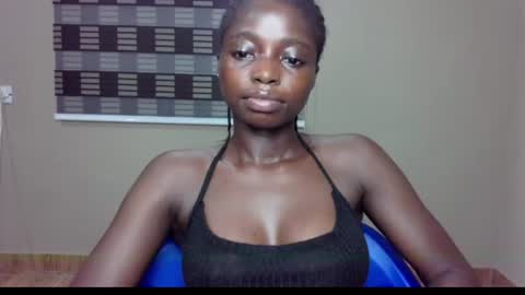 Snapshot of petitexxebony chatting on 06/11/26, 12:32 petitexxebony online show from 06/11/26, 12:32
