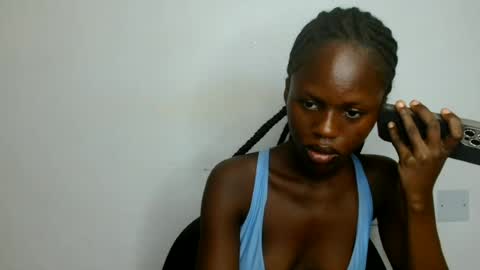 Snapshot of petitgirl88 chatting on 06/19/26, 07:28 petitgirl88 online show from 06/19/26, 07:28