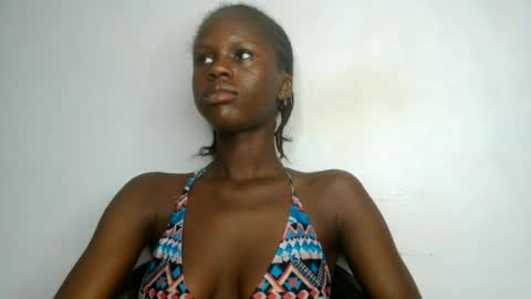 Snapshot of petitgirl88 chatting on 07/09/26, 06:39 petitgirl88 online show from 07/09/26, 06:39