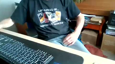 Snapshot of petitwilly chatting on 06/15/26, 09:00 petitwilly online show from 06/15/26, 09:00