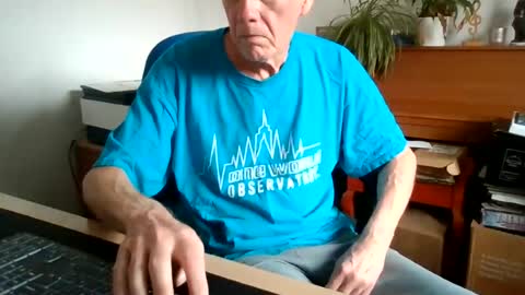 Snapshot of petitwilly chatting on 06/18/26, 09:58 petitwilly online show from 06/18/26, 09:58