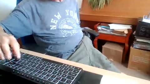 Snapshot of petitwilly chatting on 06/29/26, 07:58 petitwilly online show from 06/29/26, 07:58