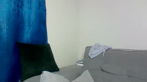 Snapshot of pettite_babe chatting on 12/05/25, 12:19 Arielle online show from 12/05/25, 12:19