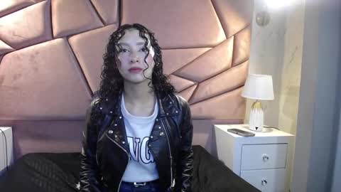 Snapshot of pettymoon chatting on 10/18/25, 11:44 Moon  online show from 10/18/25, 11:44