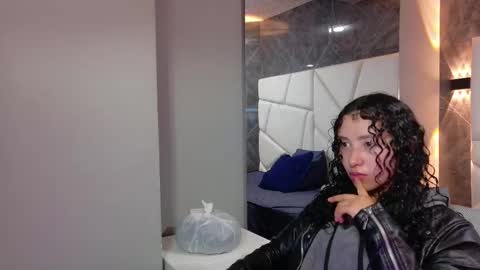 Snapshot of pettymoon chatting on 11/13/25, 11:20 Moon online show from 11/13/25, 11:20