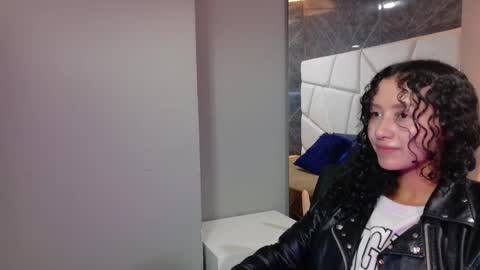 Snapshot of pettymoon chatting on 11/14/25, 11:09 Moon online show from 11/14/25, 11:09