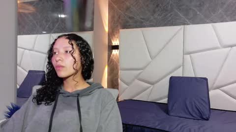 Snapshot of pettymoon chatting on 11/21/25, 11:09 Moon online show from 11/21/25, 11:09