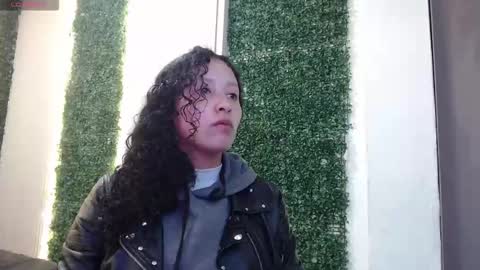 Snapshot of pettymoon chatting on 11/27/25, 11:23 Moon online show from 11/27/25, 11:23