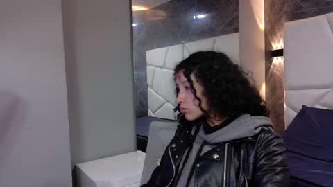 Snapshot of pettymoon chatting on 11/30/25, 11:36 Moon online show from 11/30/25, 11:36