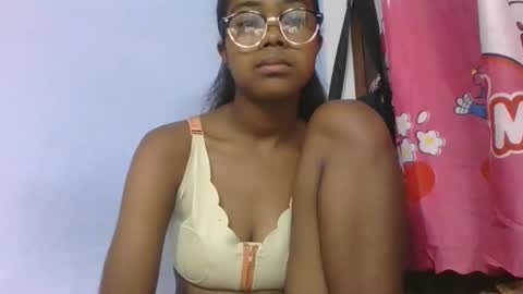 phania185885 online show from 05/04/26, 04:52