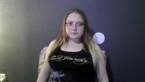Snapshot of phatassblond chatting on 03/08/25, 12:33 PhatAssBlond online show from 03/08/25, 12:33