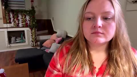 Snapshot of phatassblond chatting on 12/21/25, 06:26 PhatAssBlond online show from 12/21/25, 06:26