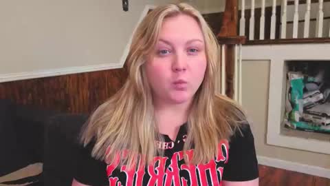 Snapshot of phatassblond chatting on 02/13/26, 05:42 PhatAssBlond online show from 02/13/26, 05:42