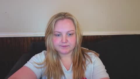 Snapshot of phatassblond chatting on 02/18/26, 08:05 PhatAssBlond online show from 02/18/26, 08:05