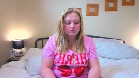 Snapshot of phatassblond chatting on 02/23/26, 05:21 PhatAssBlond online show from 02/23/26, 05:21
