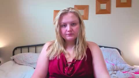 Snapshot of phatassblond chatting on 02/24/26, 04:16 PhatAssBlond online show from 02/24/26, 04:16