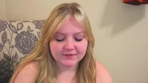 Snapshot of phatassblond chatting on 04/13/26, 08:36 PhatAssBlond online show from 04/13/26, 08:36