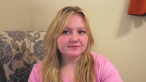 Snapshot of phatassblond chatting on 04/19/26, 09:39 PhatAssBlond online show from 04/19/26, 09:39