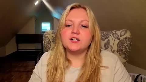 Snapshot of phatassblond chatting on 05/16/26, 09:13 PhatAssBlond online show from 05/16/26, 09:13
