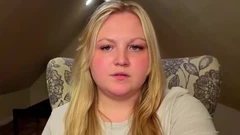 Snapshot of phatassblond chatting on 05/20/26, 01:34 PhatAssBlond online show from 05/20/26, 01:34