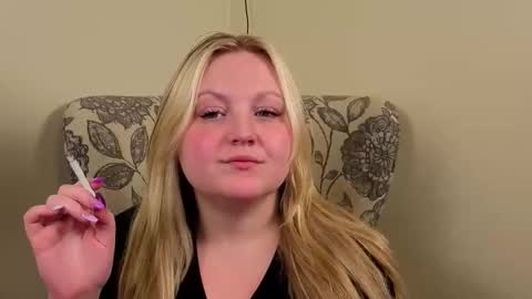Snapshot of phatassblond chatting on 05/28/26, 11:46 PhatAssBlond online show from 05/28/26, 11:46