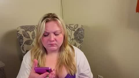 Snapshot of phatassblond chatting on 06/11/26, 06:06 PhatAssBlond online show from 06/11/26, 06:06