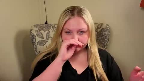 Snapshot of phatassblond chatting on 06/14/26, 05:31 PhatAssBlond online show from 06/14/26, 05:31