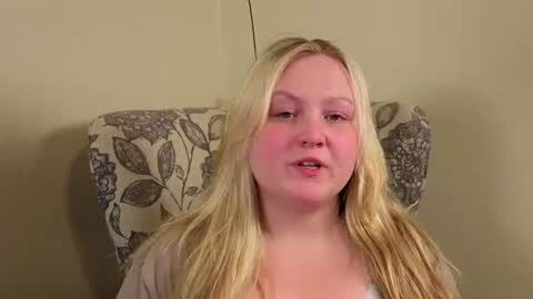 Snapshot of phatassblond chatting on 06/19/26, 10:24 PhatAssBlond online show from 06/19/26, 10:24