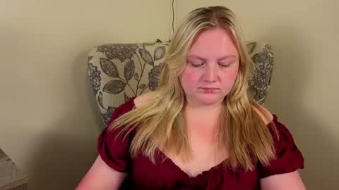 Snapshot of phatassblond chatting on 07/05/26, 10:06 PhatAssBlond online show from 07/05/26, 10:06