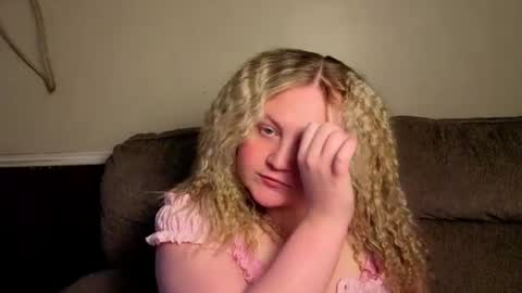 Snapshot of phatassblond chatting on 07/20/26, 09:39 PhatAssBlond online show from 07/20/26, 09:39