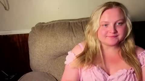 Snapshot of phatassblond chatting on 07/31/26, 04:01 PhatAssBlond online show from 07/31/26, 04:01