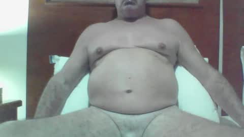 Snapshot of phil279 chatting on 01/02/25, 12:02 Phil online show from 01/02/25, 12:02
