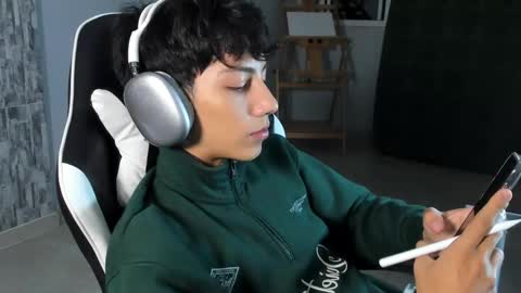 Snapshot of philipe_moonlight_ chatting on 03/03/25, 04:03 Phil. INDEPENDENT MODEL online show from 03/03/25, 04:03