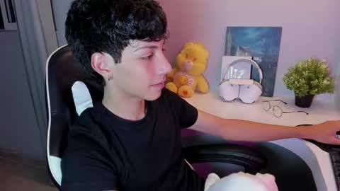 Snapshot of philipe_moonlight_ chatting on 09/13/25, 01:38 Phil. INDEPENDENT MODEL online show from 09/13/25, 01:38