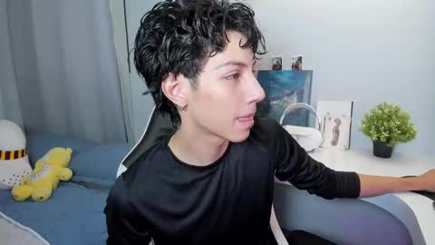 Snapshot of philipe_moonlight_ chatting on 12/20/25, 10:00 Phil. INDEPENDENT MODEL online show from 12/20/25, 10:00