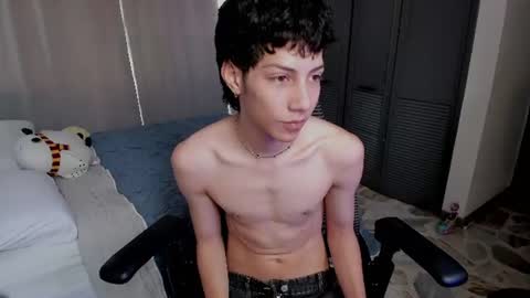 Phil.   INDEPENDENT MODEL online show from 06/15/26, 05:26
