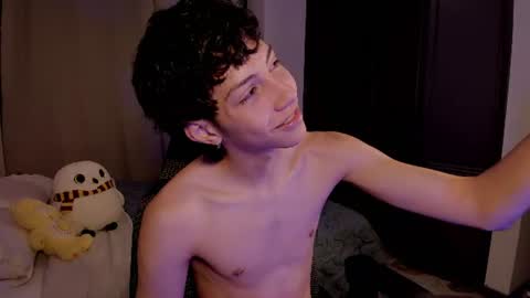 Phil.   INDEPENDENT MODEL online show from 06/18/26, 01:06