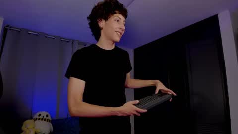 Phil.   INDEPENDENT MODEL online show from 07/09/26, 04:05