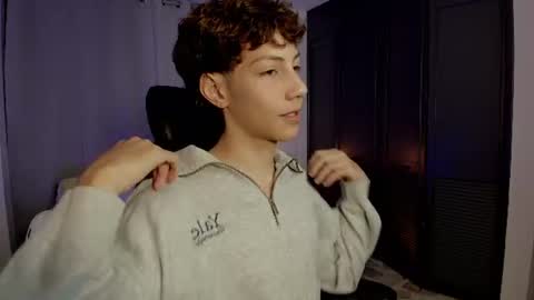 Phil.   INDEPENDENT MODEL online show from 07/21/26, 04:15