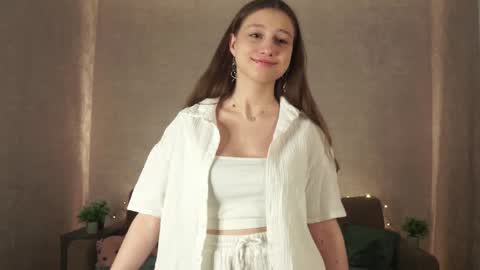 Bella online show from 01/11/25, 06:44