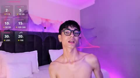 Snapshot of phillicious_ chatting on 10/30/25, 11:49 Phillip online show from 10/30/25, 11:49