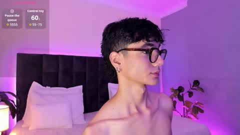 Snapshot of phillicious_ chatting on 11/03/25, 09:16 Phillip online show from 11/03/25, 09:16