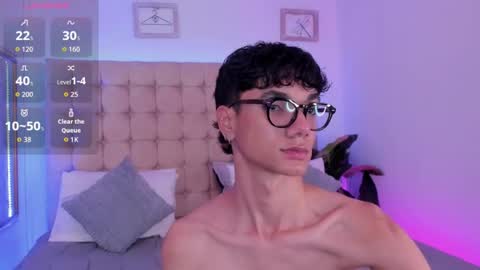 Snapshot of phillicious_ chatting on 11/05/25, 06:02 Phillip online show from 11/05/25, 06:02